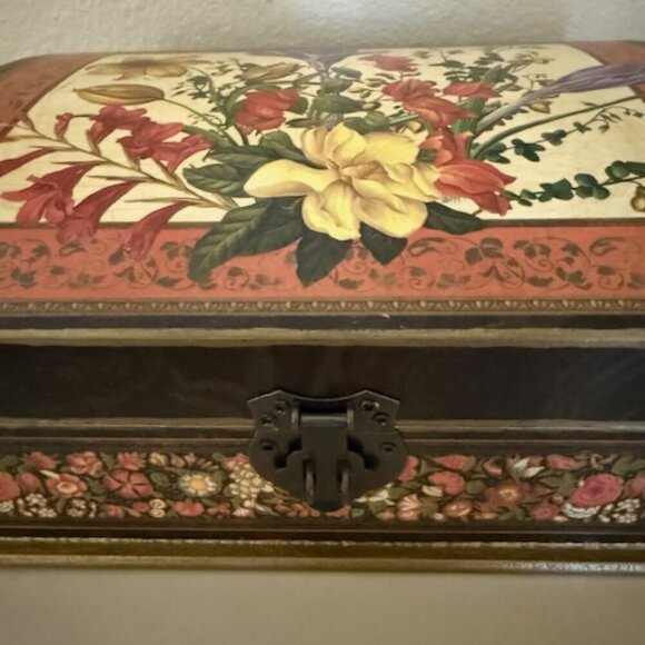 Beautiful Vintage 8” x 10” Floral Wood Hinged Box - Picture 3 of 6